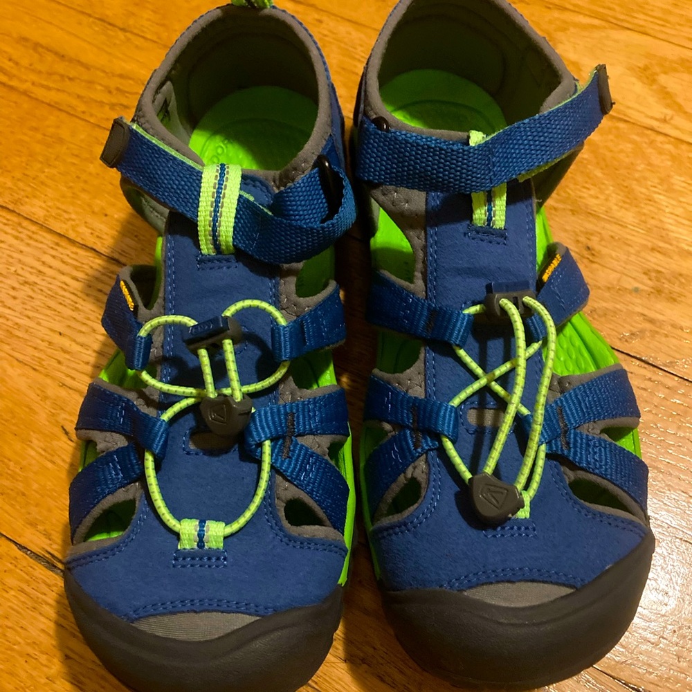 Keen women’s Newport sandals. Brand new. US size 6 (fits like US size 7)